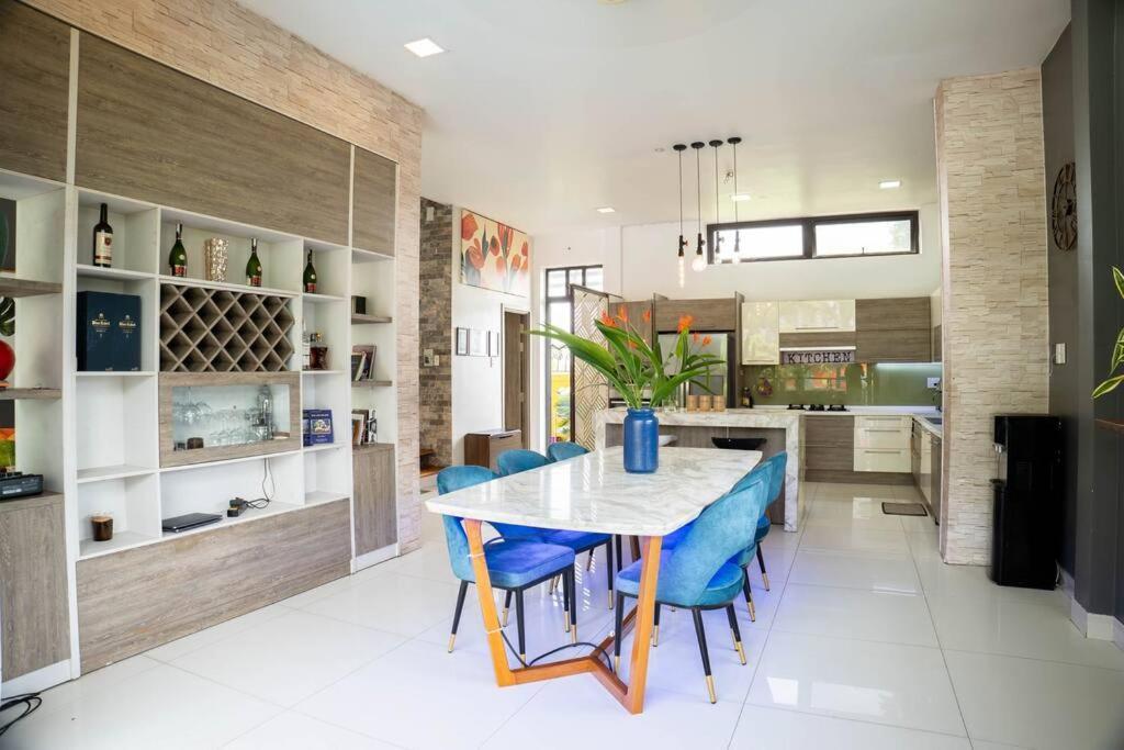 Maison Khu Vuon Nhiet Doi Biệt thự *
